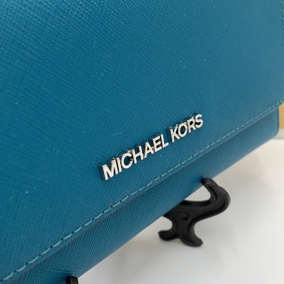 MICHAEL KORS JET SET TRAVEL LARGE TRIFOLD LAGOON COLOR - Picture 16 of 16